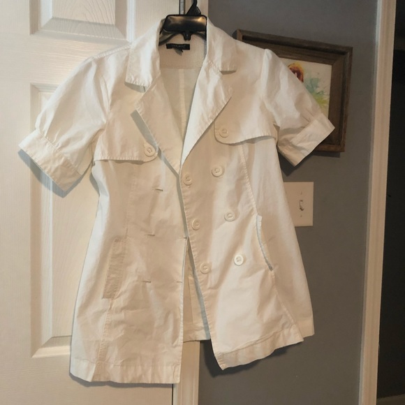 White short sleeve coat🥑🥑🥑 - Picture 1 of 8